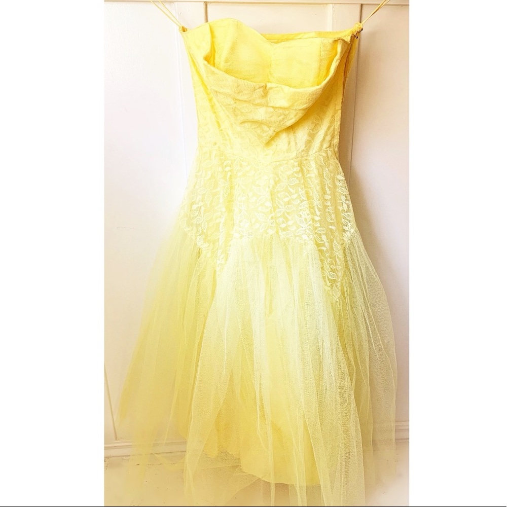 Stunning Vintage Dress for Teen or Petite Woman